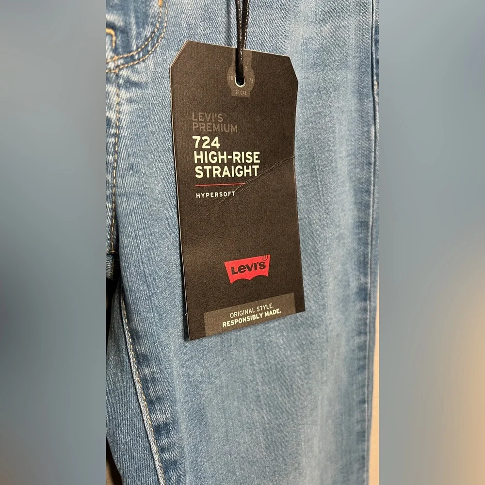 Levi’s | NWT Women’s 724 High Rise Straight Leg Jeans - Light Wash
